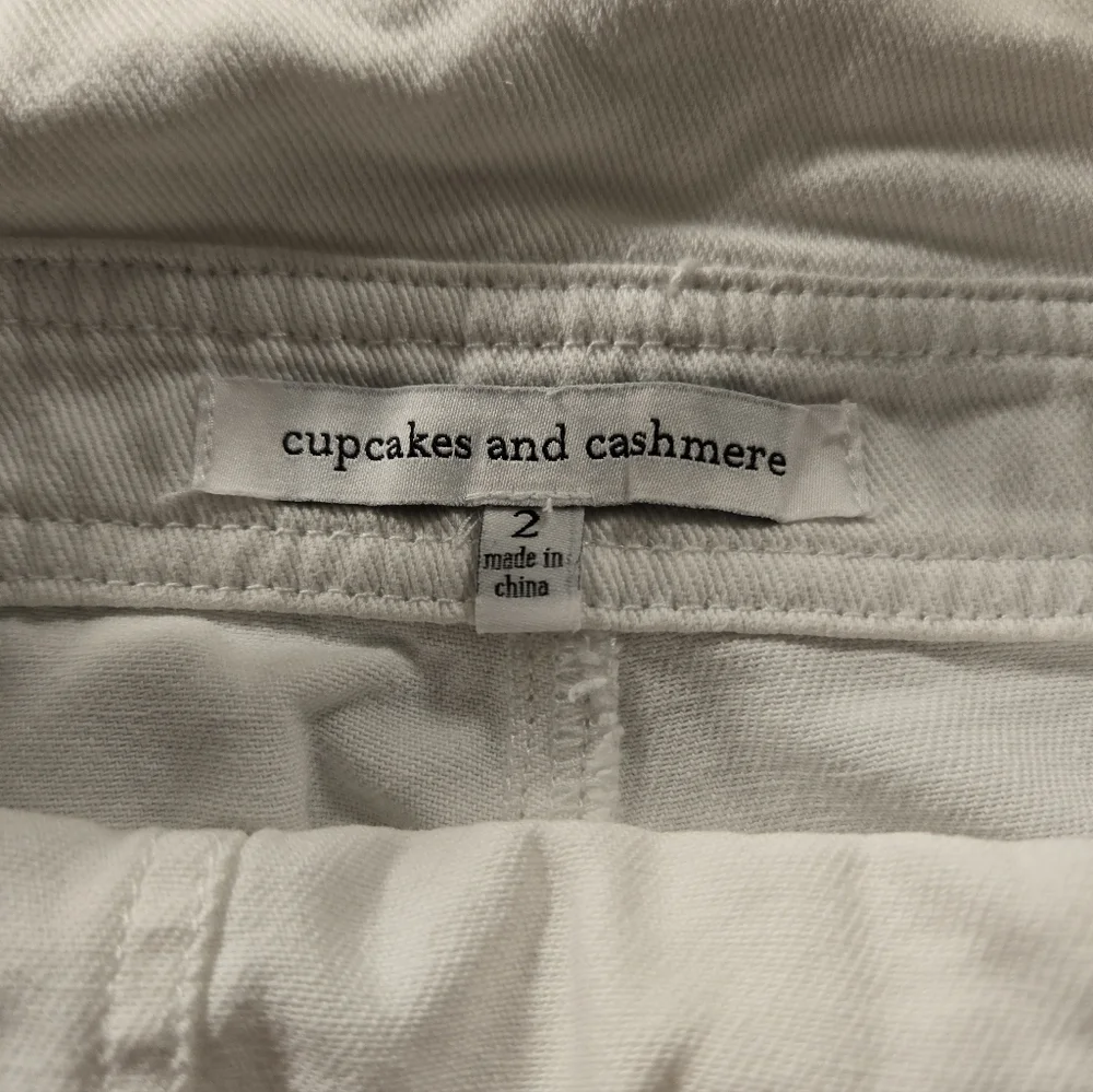 Cupcakes and Cashmere Carisma White Short Overalls Size 2‎